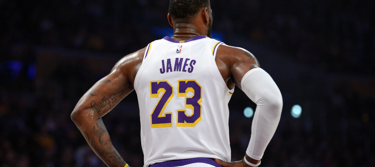 Drops LABR: LeBron líder em vendas, a busca por técnico e mais…