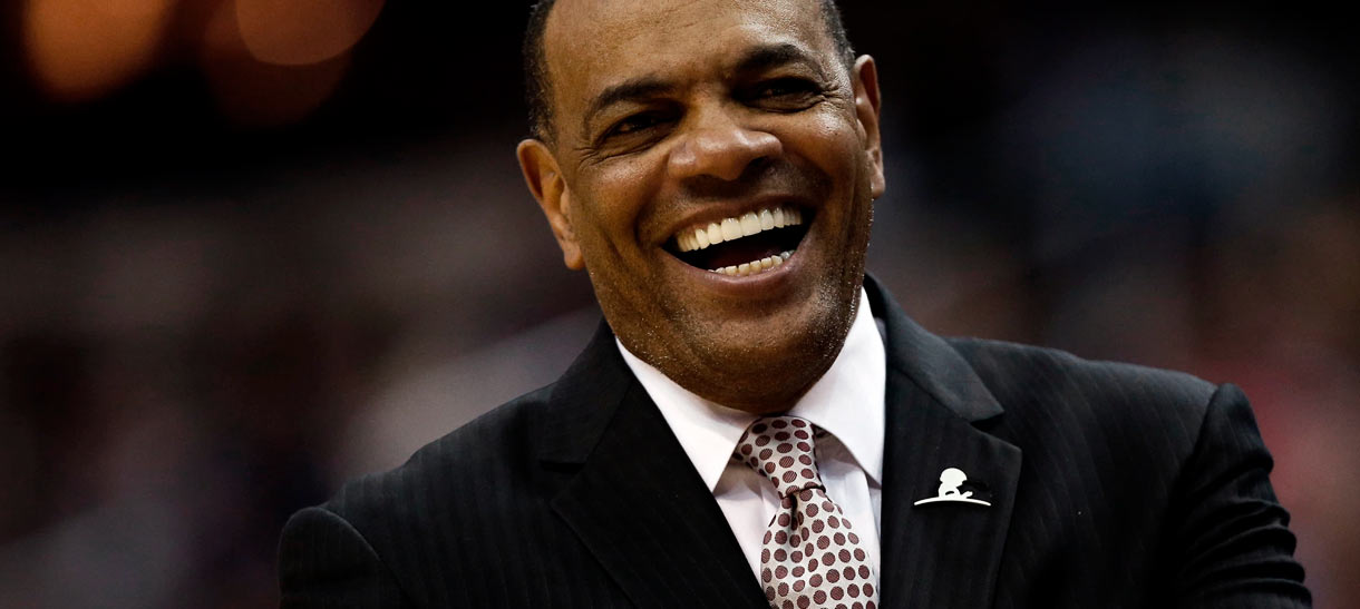 Lionel Hollins é anunciado como novo assistente técnico