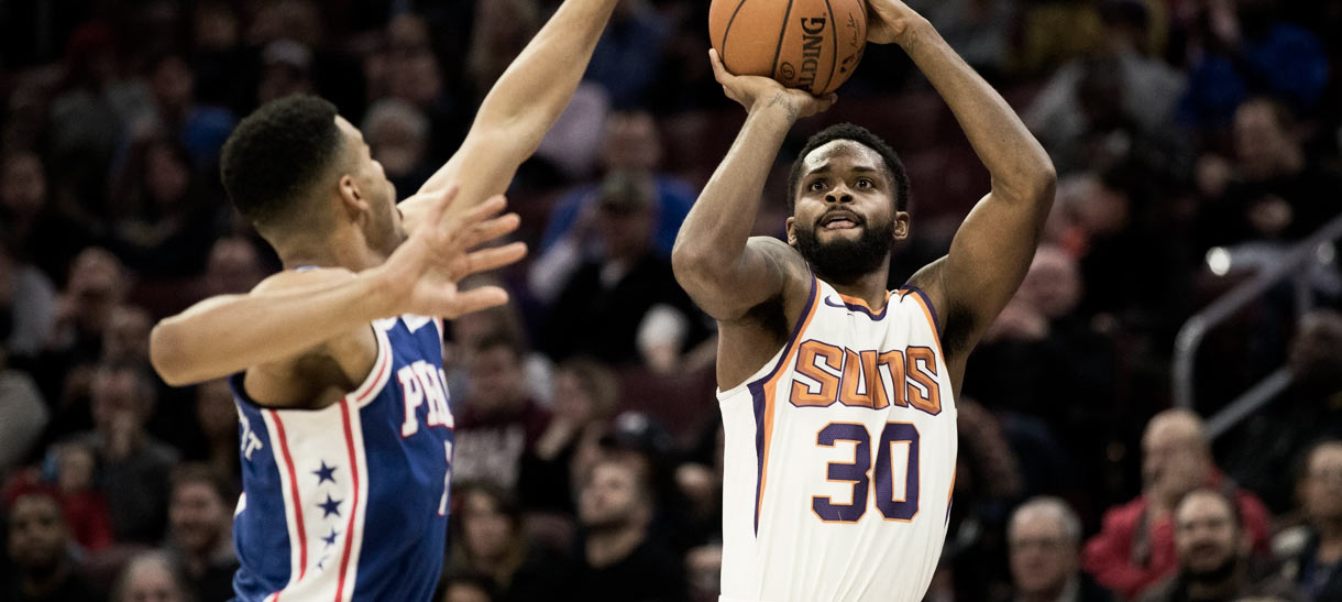 Lakers assina com o armador Troy Daniels