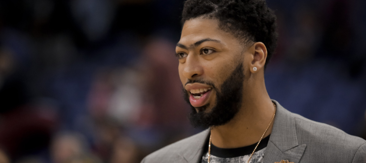 Anthony Davis aceita jogar como pivô nos Playoffs