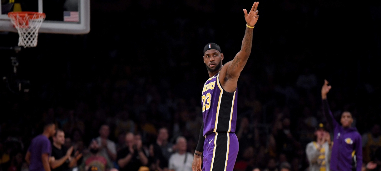 Lakers vence a primeira do ano