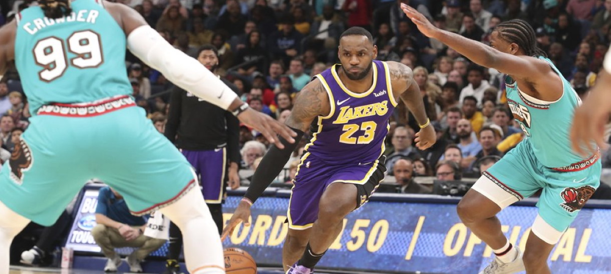 No sufoco, Lakers vence Grizzlies fora