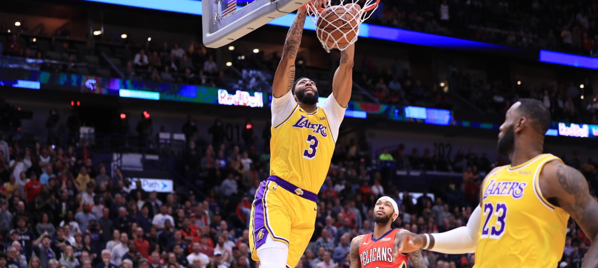 Em duelo de reencontros, Anthony Davis lidera Lakers à vitória