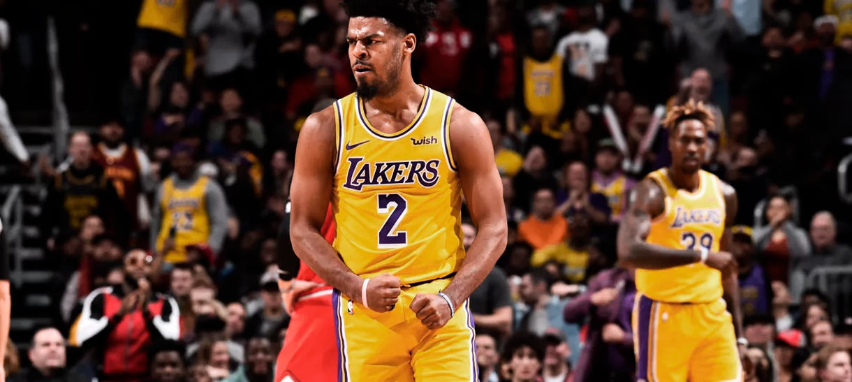 Lakers domina Bulls no fim e vence mais uma na estrada