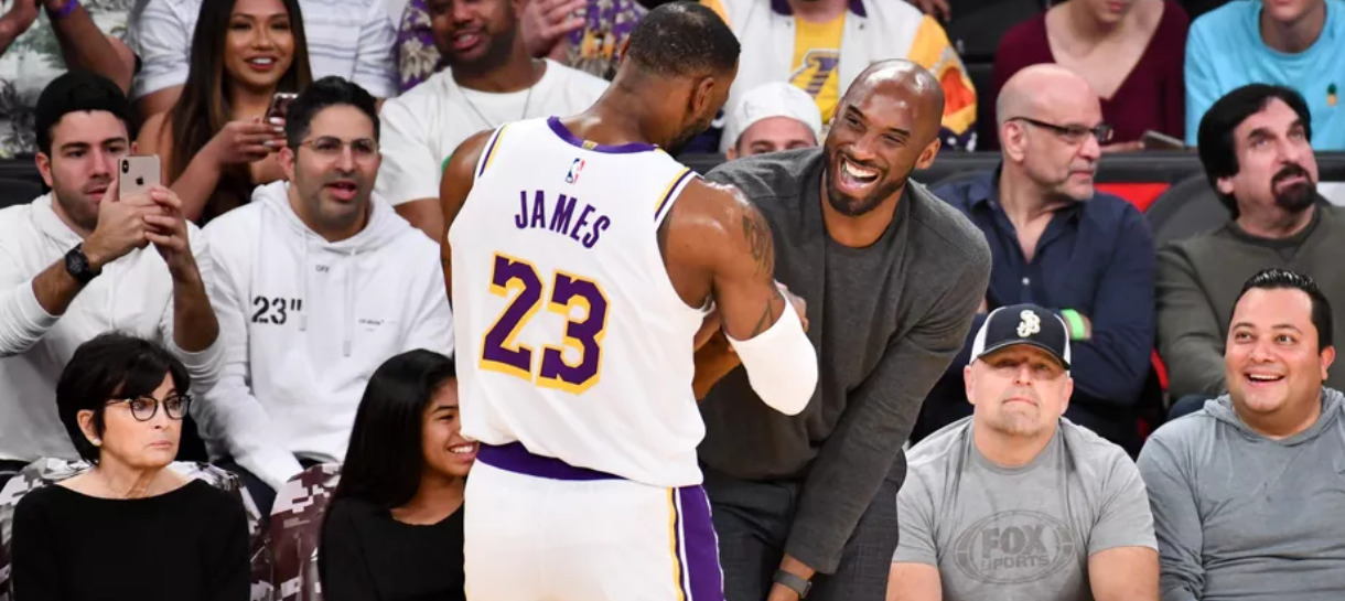 Com Kobe na plateia, LeBron dá show e Lakers domina o Hawks
