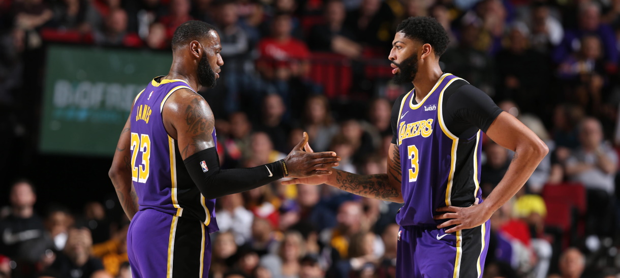 Lakers domina Blazers e fecha série na estrada com vitória