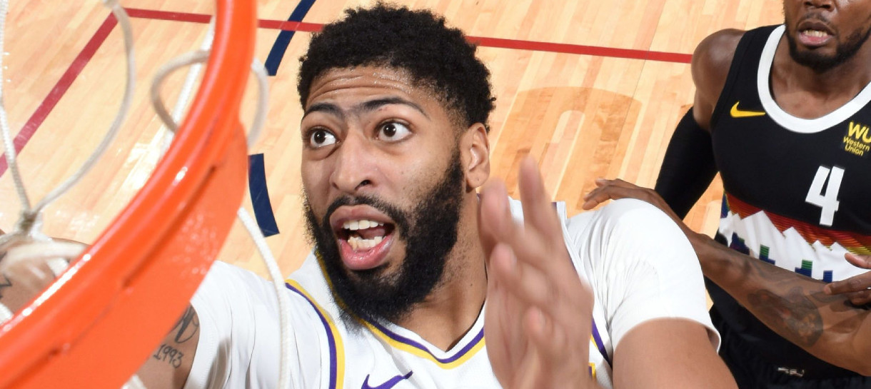 Lakers vence duelo acirrado contra o Nuggets em Denver