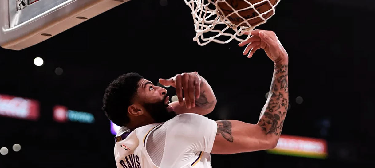 Lakers garante vitória contra Suns na primeira partida do ano