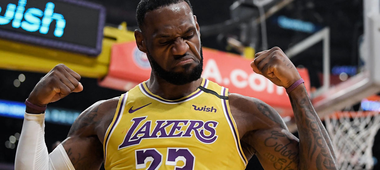 Lakers vence Knicks, mas Davis sofre contusão