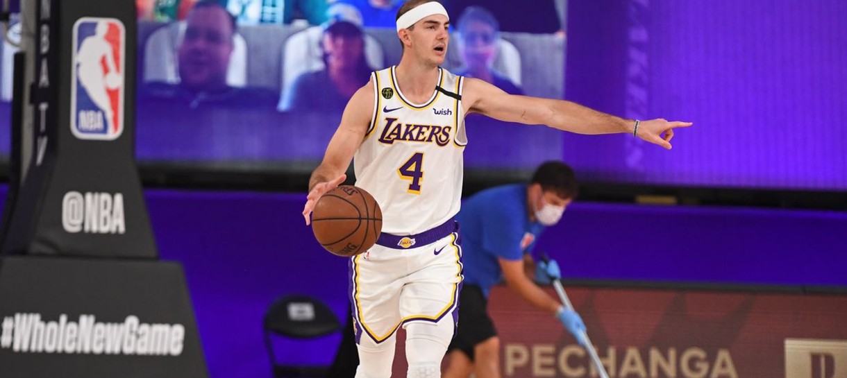 Lakers testa elenco em vitória contra o Wizards