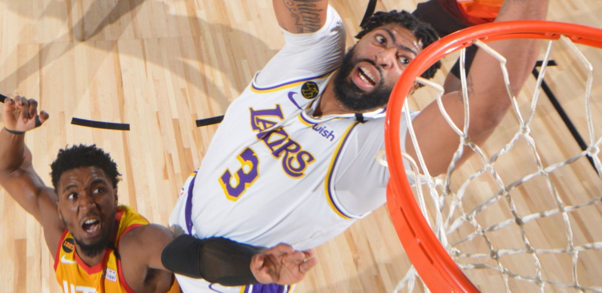 Anthony Davis tem atuação de gala e Lakers vence o Jazz