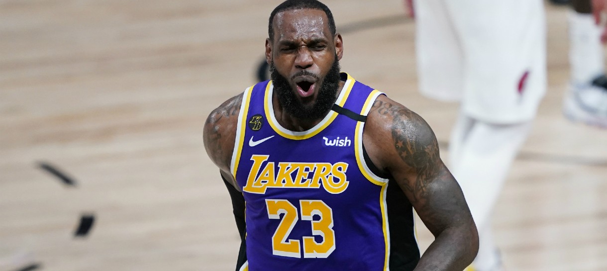 Em noite mágica de LeBron, Lakers vence Blazers e assume a liderança da série