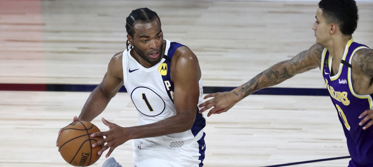 Lakers luta, mas perde para o Pacers