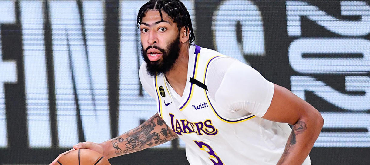 Anthony Davis tranquiliza Lakers em relação ao seu futuro