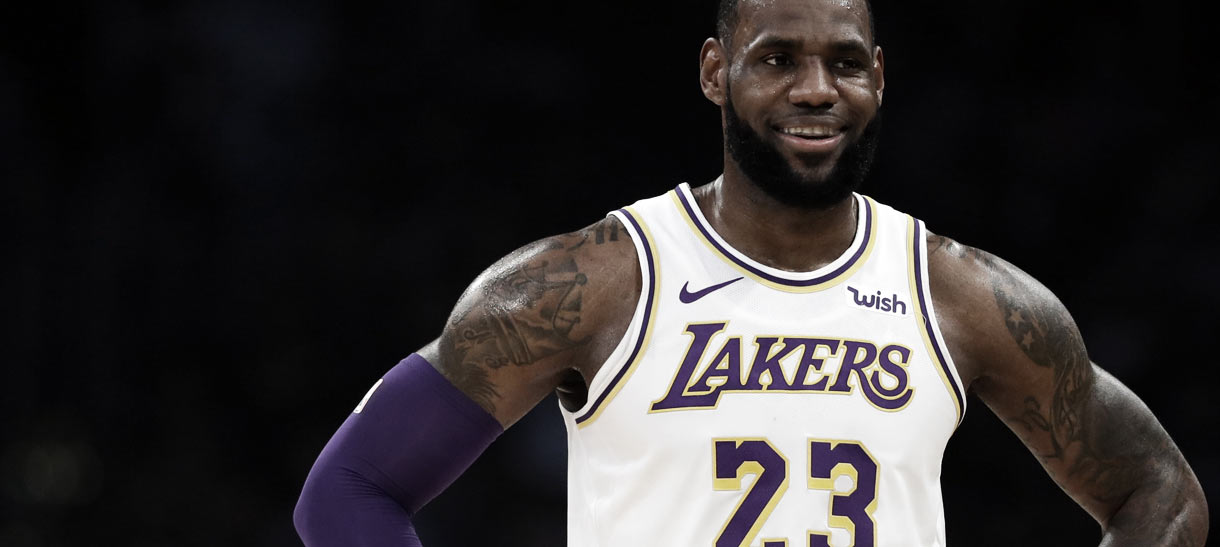 LeBron James vibra com jogada de filho de Tiger Woods