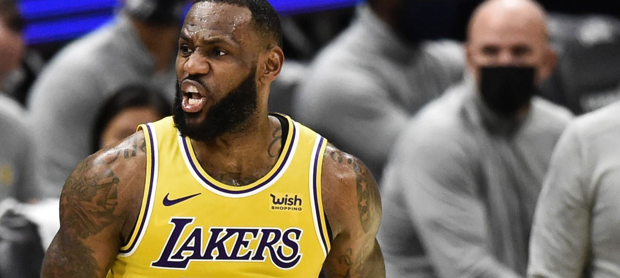 Funcionário do Cavs reage a erro de LeBron James, que reage de volta em grande estilo