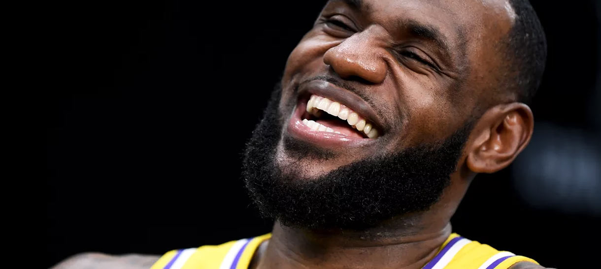 LeBron James reage a vídeo que viralizou com Tom Brady comemorando vitória no Super Bowl