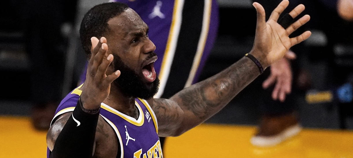 NBA chama atenção de LeBron James por jogada contra o Grizllies