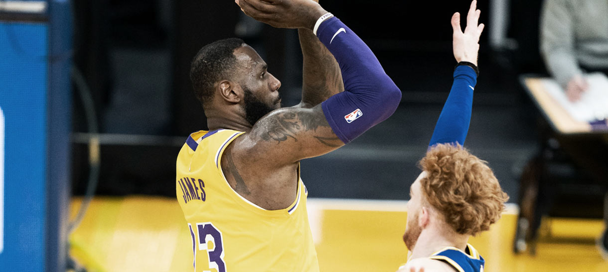 NBA: LeBron James dá boas vindas a calouro do Warriors de forma brutal