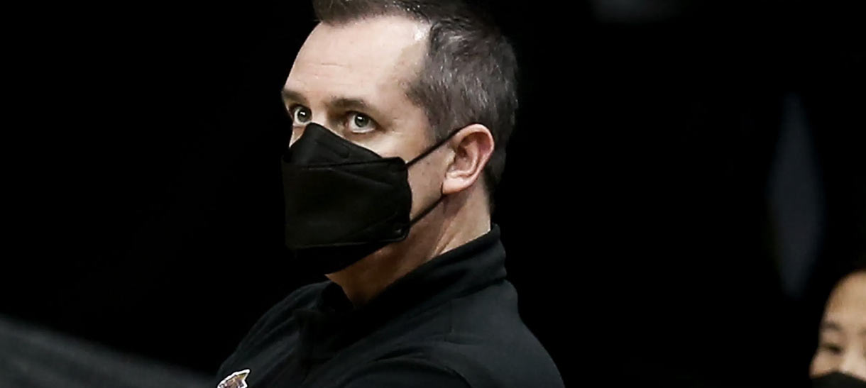 NBA: Técnico do Lakers Frank Vogel é questionado em como tem lidado com pivô