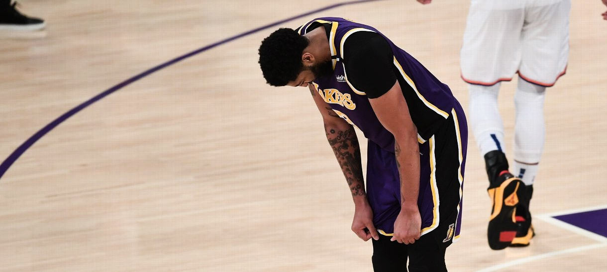 NBA: Anthony Davis sai do jogo com dores e vira dúvida para o Lakers