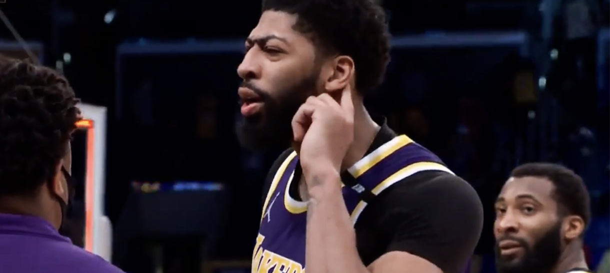NBA: Anthony Davis tira onda com Spike Lee em vitória do Lakers sobre o Knicks