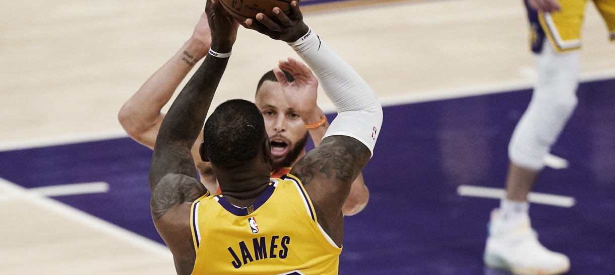 NBA: LeBron James e Stephen Curry compartilham grande momento após batalha entre Lakers e Warriors