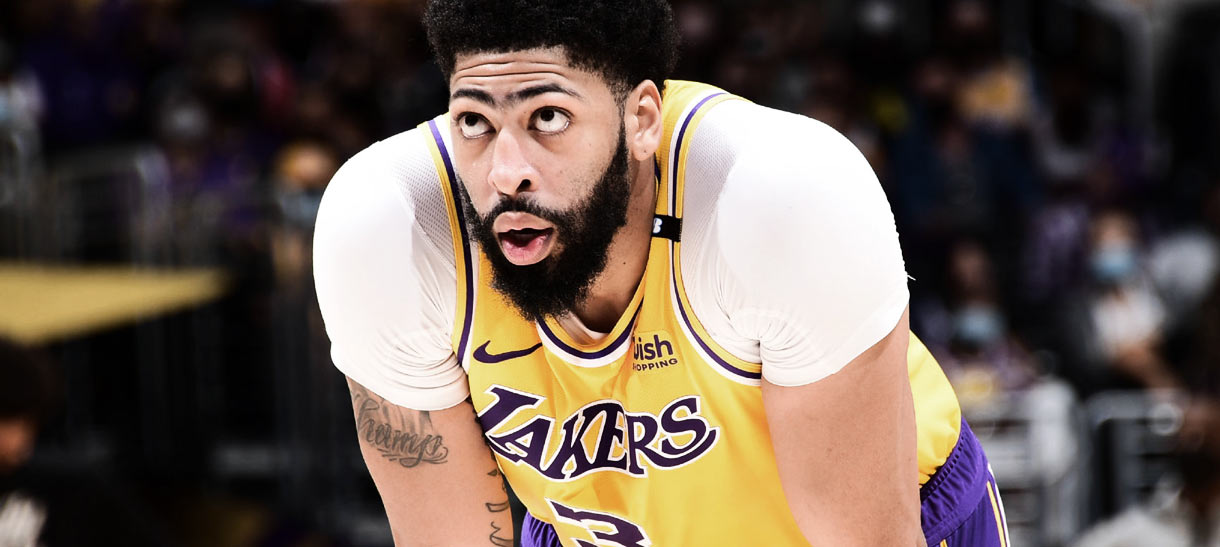 Anthony Davis comenta lesão sofrida no jogo 3 da série entre Lakers e Suns