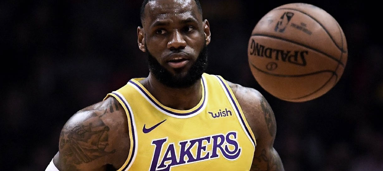LeBron James tranquiliza torcida do Lakers sobre o seu futuro na NBA