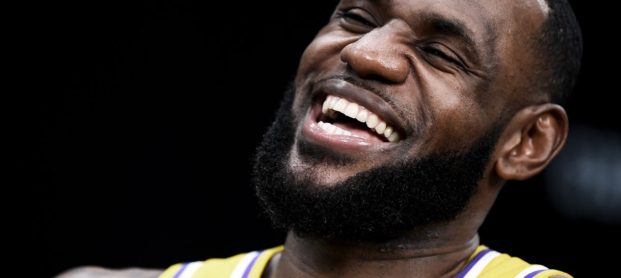 Internet não perdoa LeBron James após arremessos em jogo do seu filho