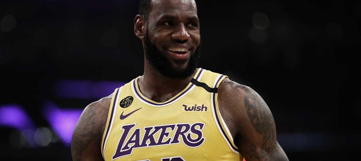 LeBron James atinge marca bilionária inédita entre jogadores ativos na NBA
