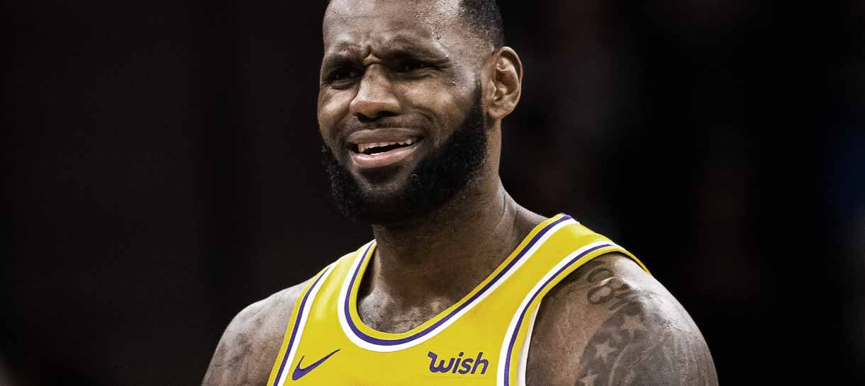 LeBron James reage a classificação de Stephen Curry no NBA 2K22