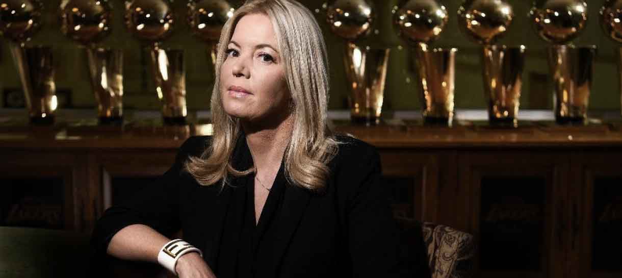 Jeanie Buss explica o plano de negociações do Lakers nesta offseason