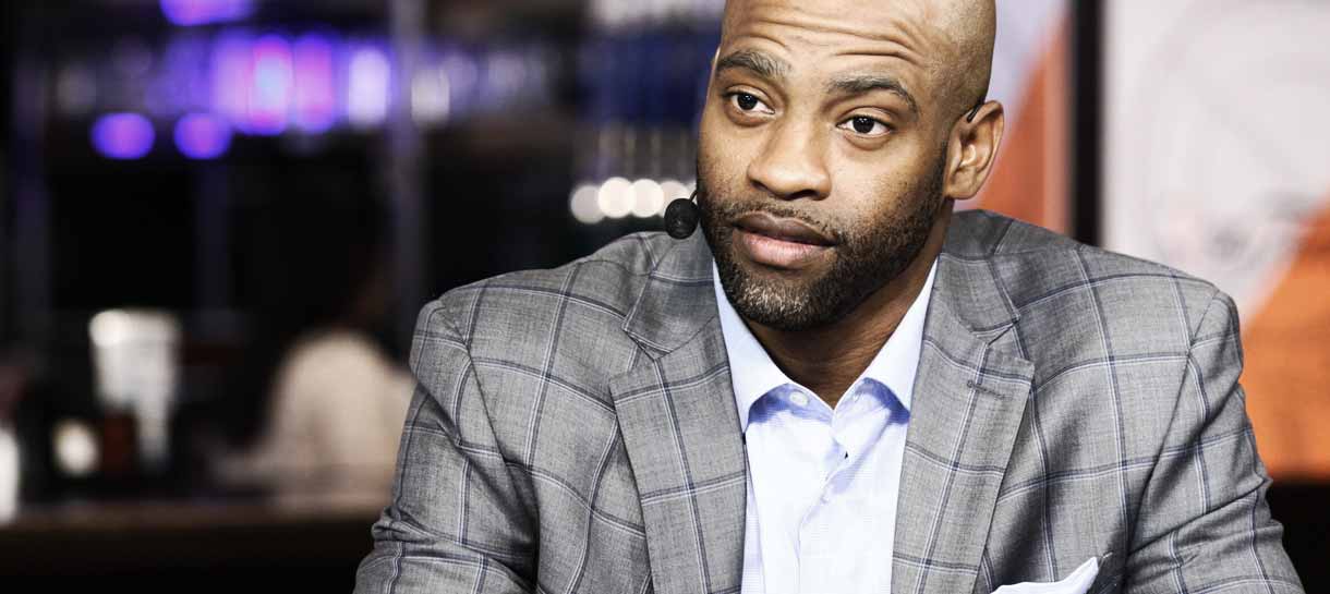 NBA: Vince Carter dispara contra críticos e sai em defesa do Lakers