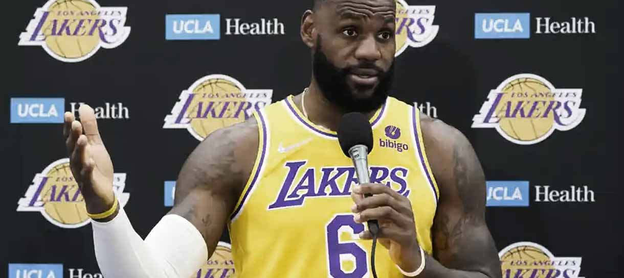 LeBron James opina sobre o debate da vacina contra Covid-19 na NBA