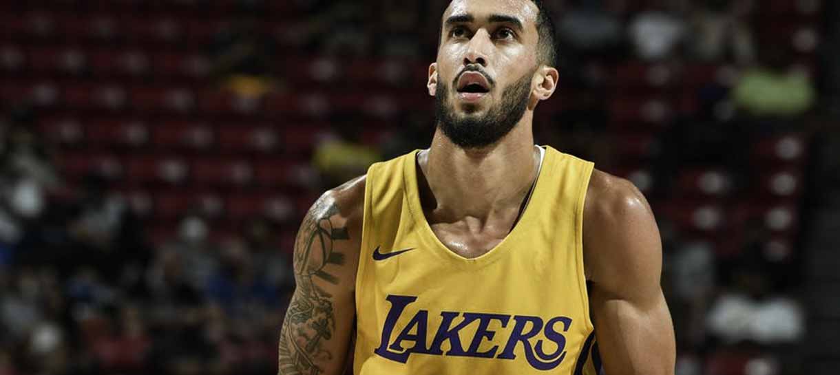 Lakers assina com o jovem Trevelin Queen