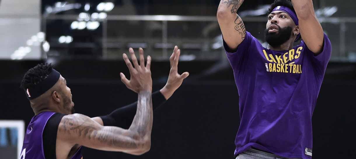 Anthony Davis aponta sacrifício em primeiro treino do Lakers