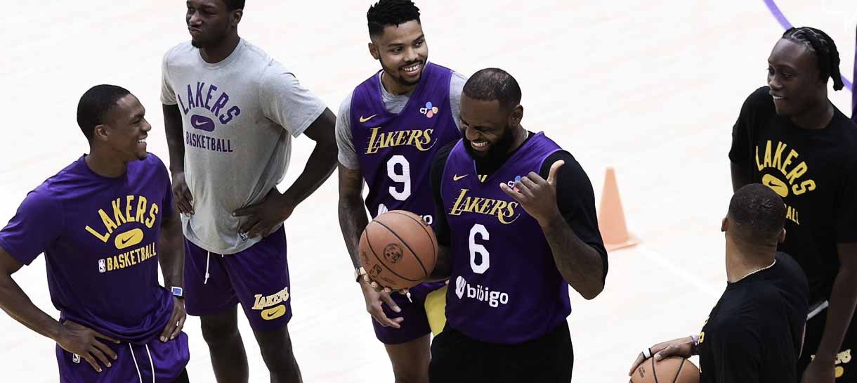 Lakers dispensa jogadores e fecha seu elenco pra temporada da NBA