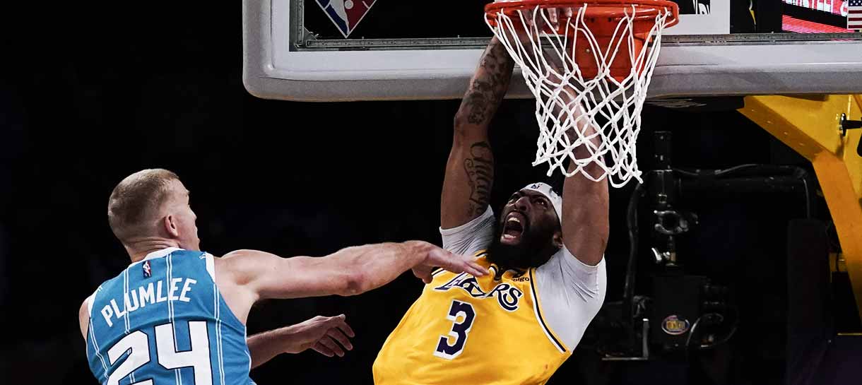 NBA: Carmelo Anthony chama atenção dos críticos de Anthony Davis