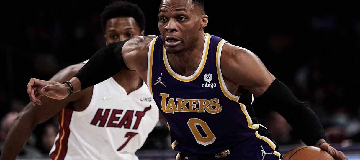 NBA: Que jogo! Com apenas 9 jogadores Lakers vence Heat na prorrogação