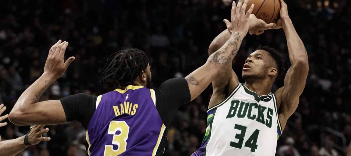 NBA: Lakers se mantém no jogo, mas não resiste ao Bucks de Giannis