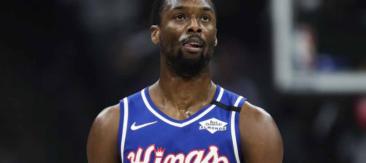 NBA: Lakers muda o foco e faz oferta de troca com o Kings