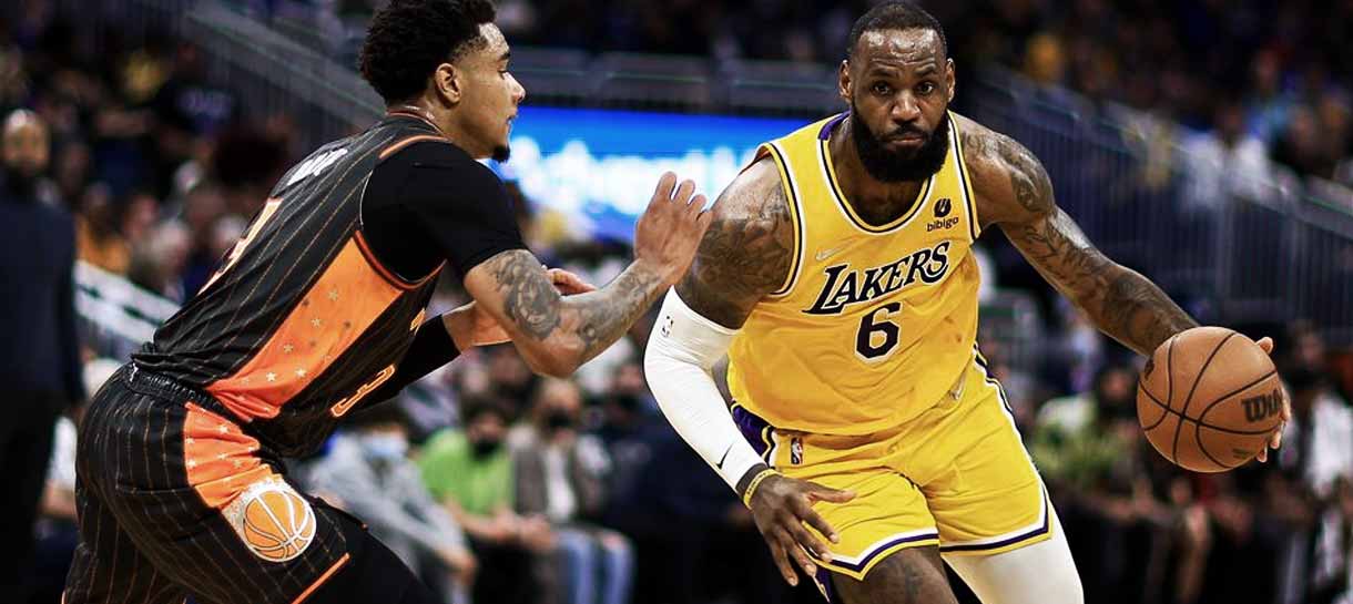 Lakers respira ao vencer o time de pior campanha da NBA