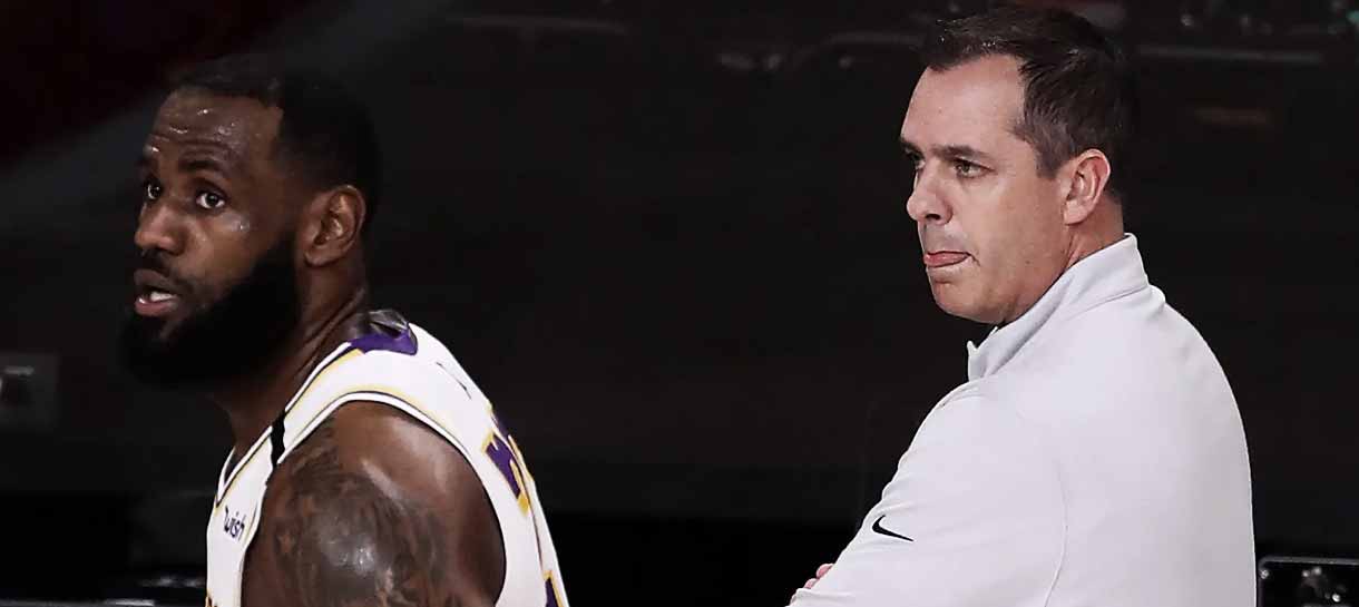 NBA: Frank Vogel fala sobre rumores de saída de LeBron James do Lakers