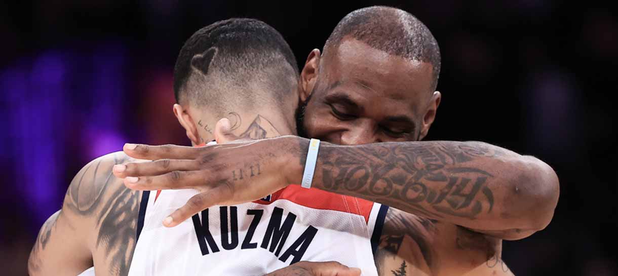 NBA: Lakers faz bonita homenagem durante o jogo para Kyle Kuzma e Caldwell-Pope