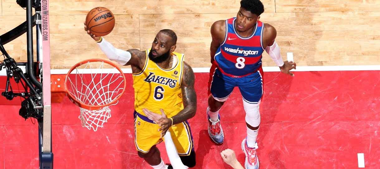 NBA: Noite histórica de LeBron James tem sabor amargo no final