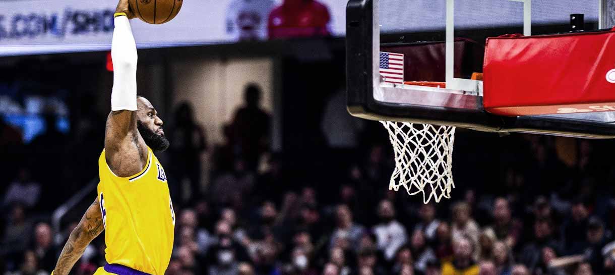 NBA: LeBron James se desculpa com Kevin Love após enterrada absurda