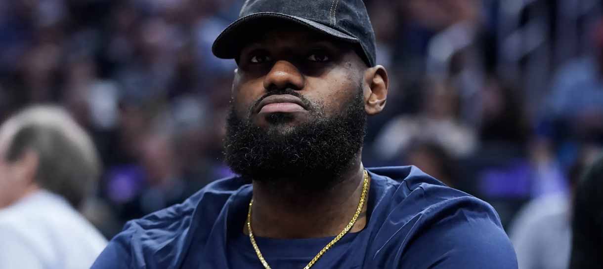 NBA: LeBron tem dia de Kobe ao expulsar companheiro do banco de reservas