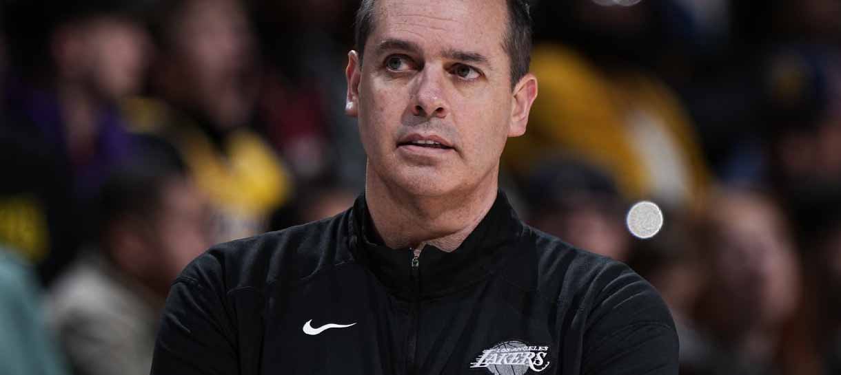 NBA: Vogel reage ao saber se será demitido do Lakers