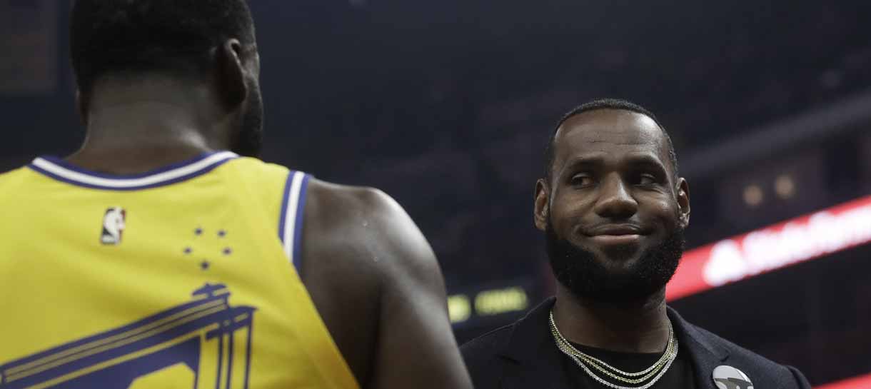 NBA: Curry fala sobre ideia de Green faltar jogo do Warriors para ver LeBron quebrar recorde